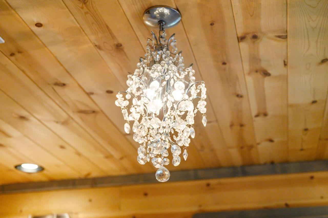 Convenient Romantic Hot Tub Bbq 3-Night Special! Broken Bow Exterior photo