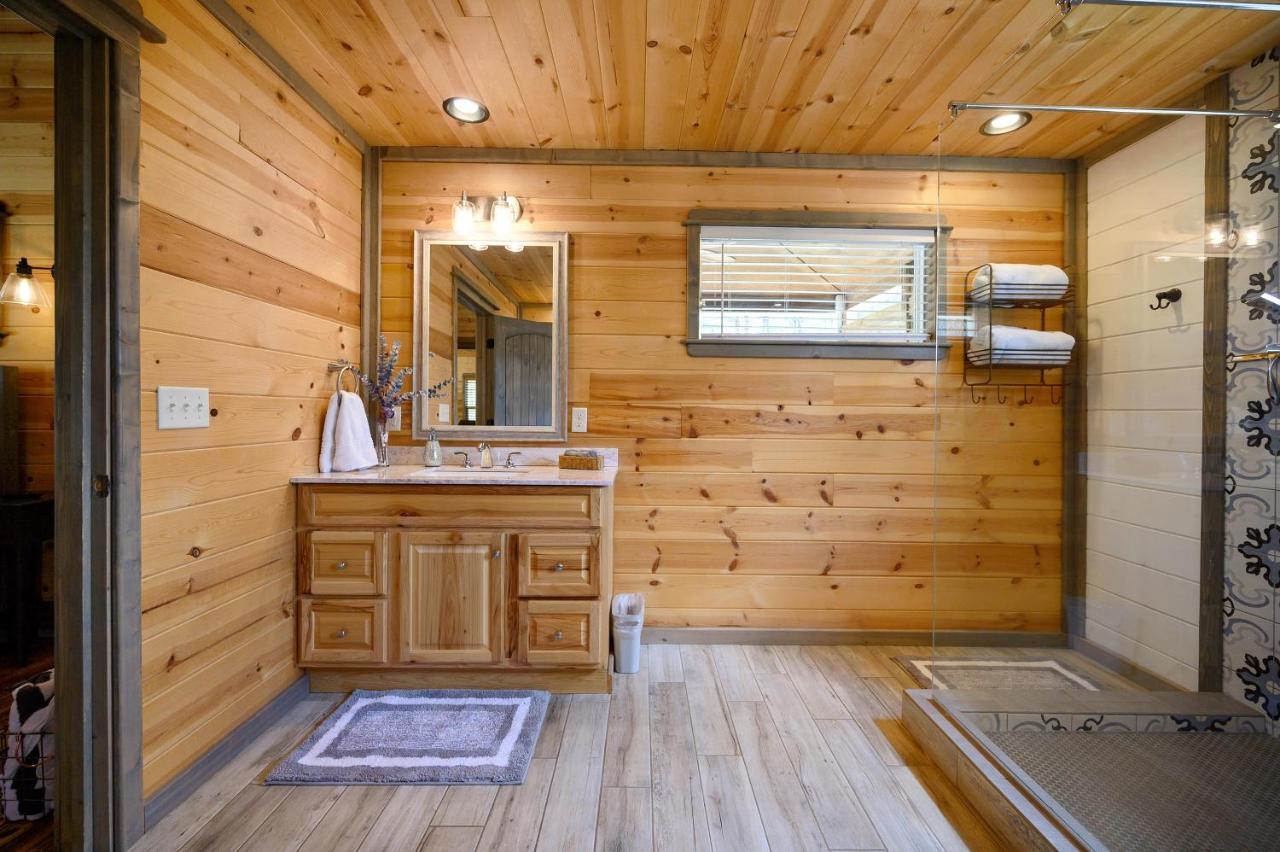 Convenient Romantic Hot Tub Bbq 3-Night Special! Broken Bow Exterior photo