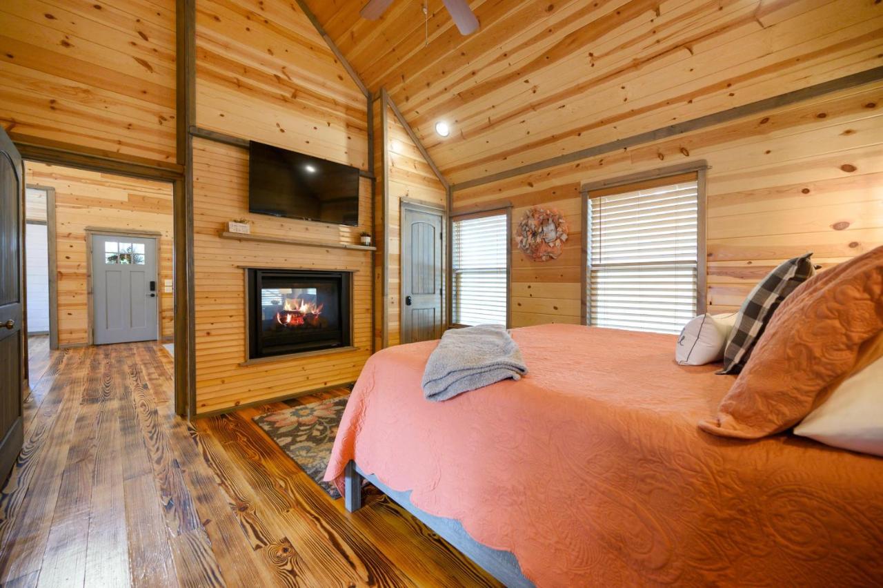 Convenient Romantic Hot Tub Bbq 3-Night Special! Broken Bow Exterior photo