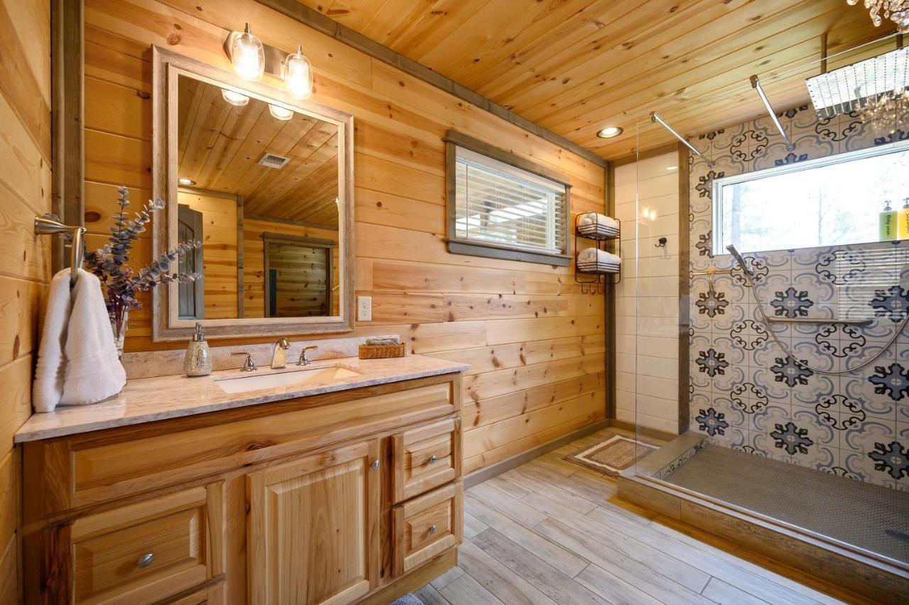 Convenient Romantic Hot Tub Bbq 3-Night Special! Broken Bow Exterior photo